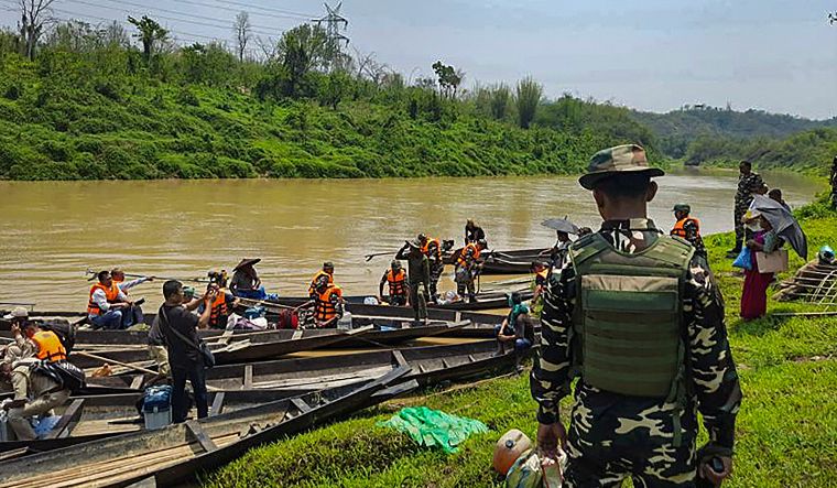Manipur: 2 CRPF personnel killed as militants fire indiscriminately for 2 hours - Vimarsana News
